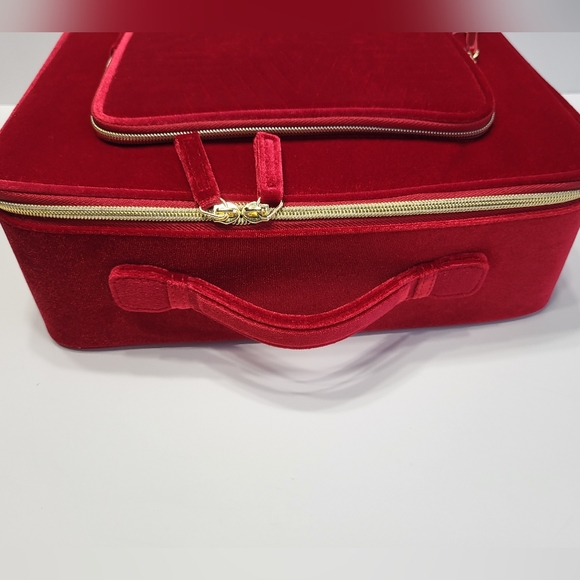 Estee Lauder Red Velvet Makeup Train Case 2023 Holiday Edition NEW - Picture 4 of 11